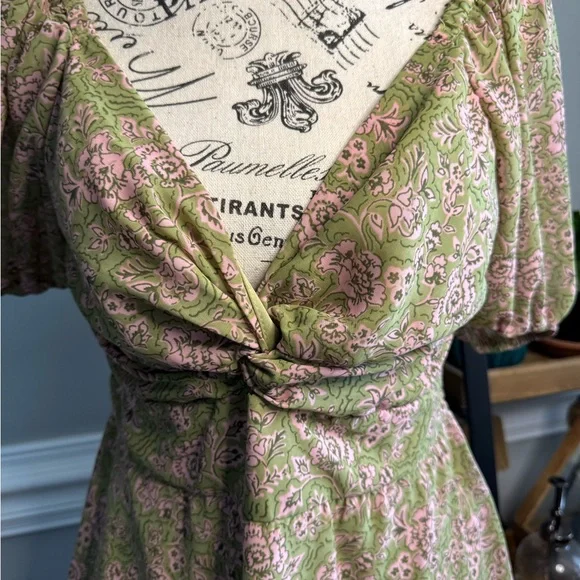 Puff Sleeve Sweetheart Dress - Picture 2 of 5